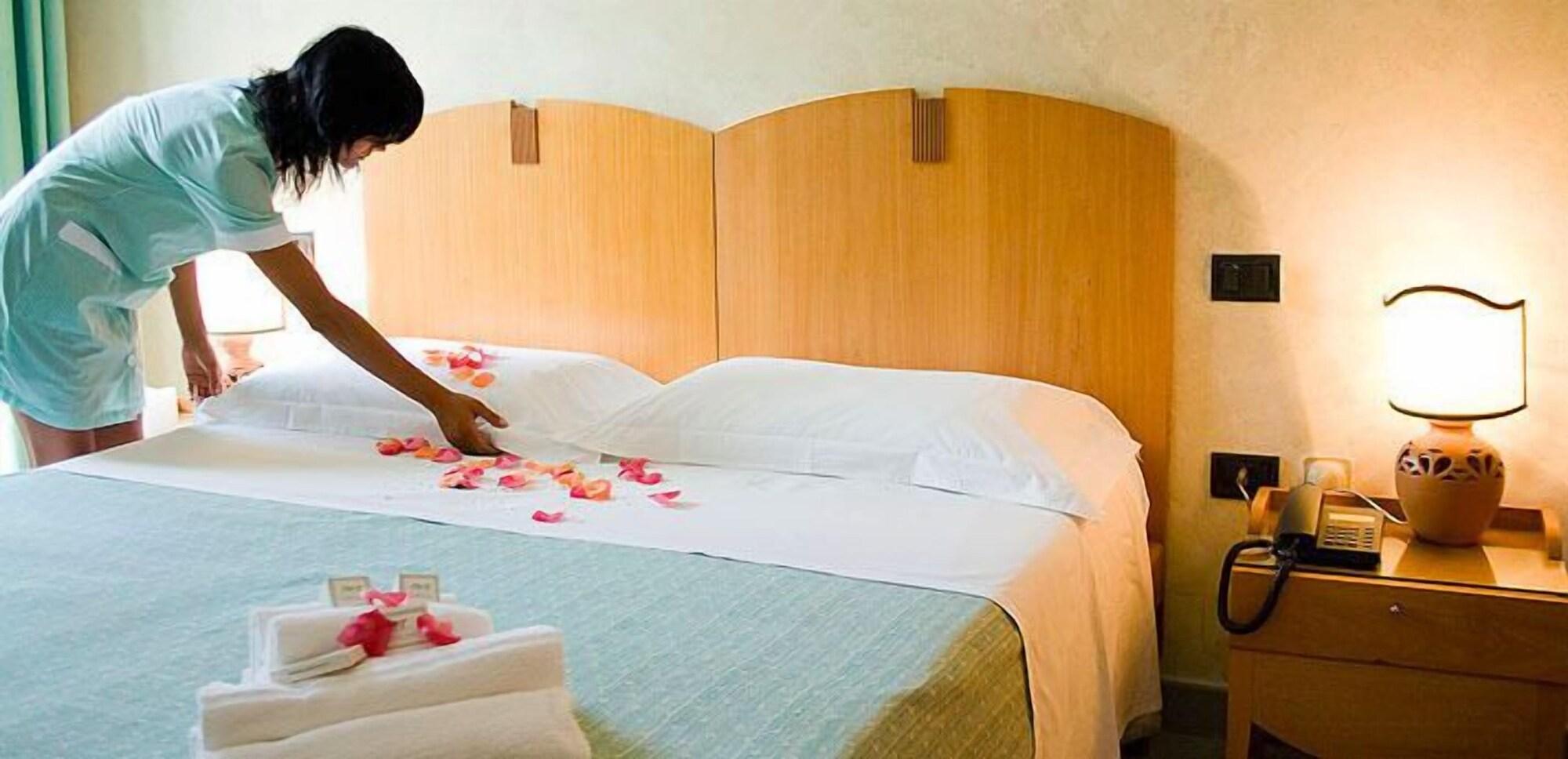 Grand Hotel Mediterraneo ซานตา เชซาเรอา แตร์เม ภายนอก รูปภาพ
