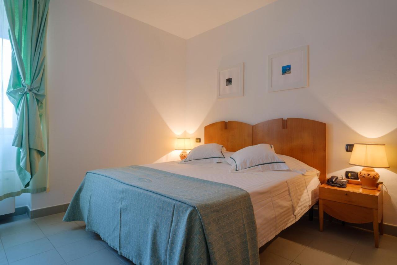 Grand Hotel Mediterraneo ซานตา เชซาเรอา แตร์เม ภายนอก รูปภาพ