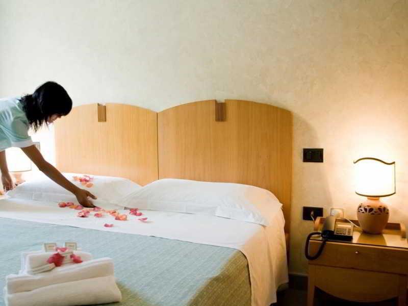 Grand Hotel Mediterraneo ซานตา เชซาเรอา แตร์เม ภายนอก รูปภาพ