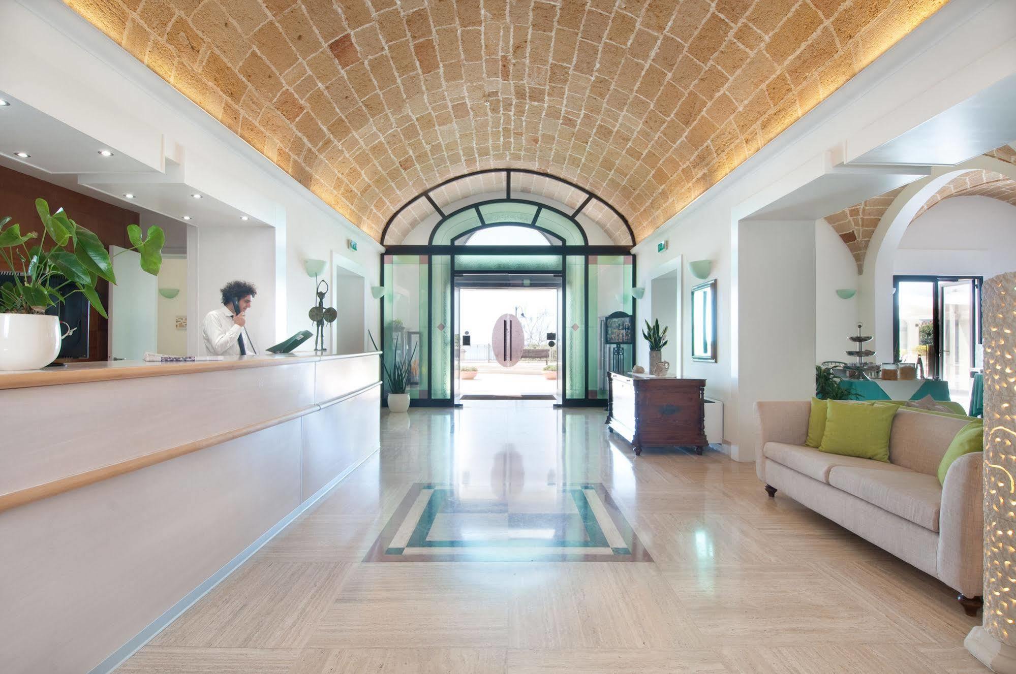 Grand Hotel Mediterraneo ซานตา เชซาเรอา แตร์เม ภายนอก รูปภาพ